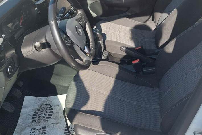 Hvid Opel Corsa fra 2020