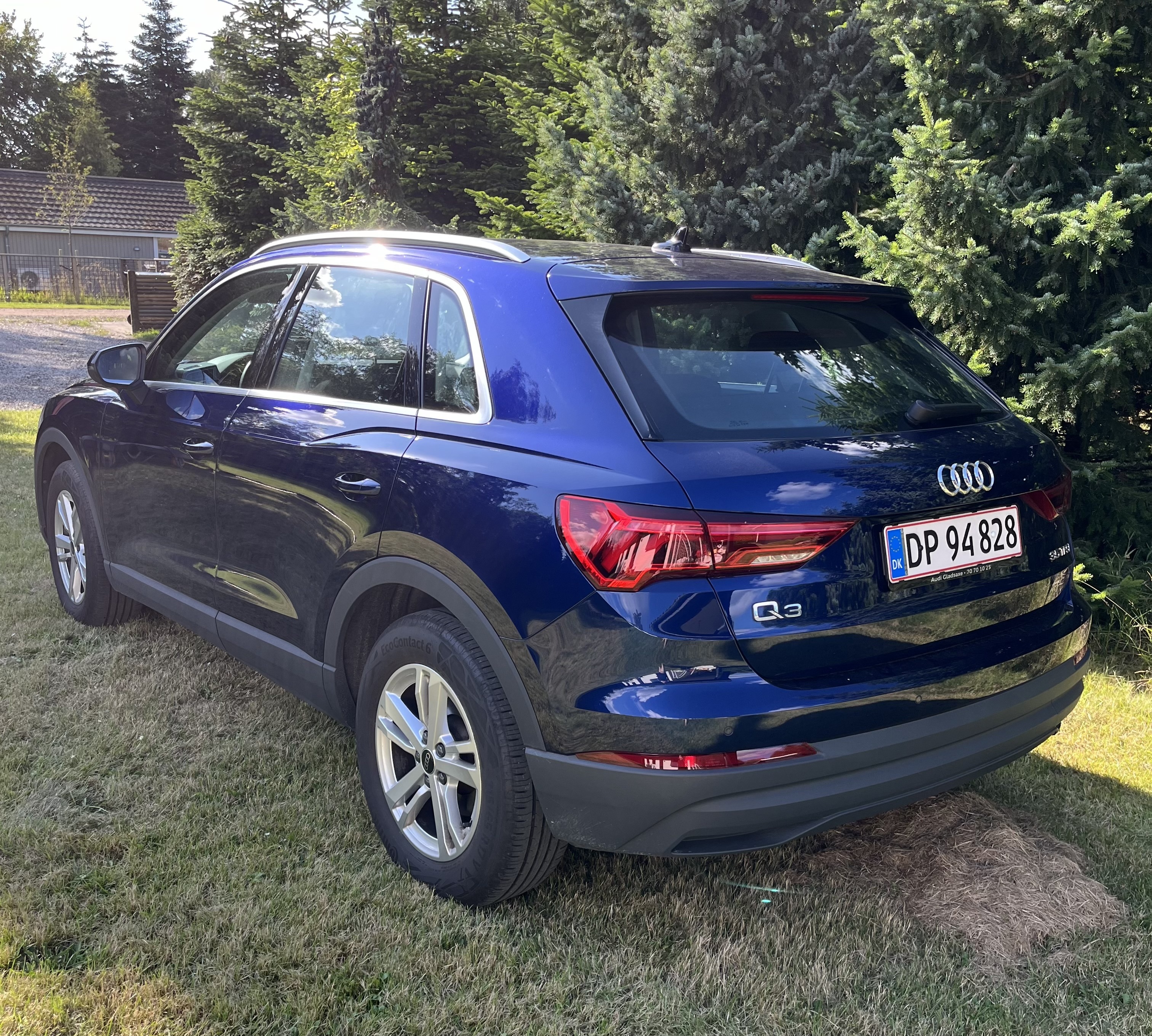 Blå Audi Q3 fra 2023