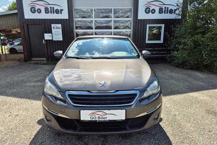 Grøn Peugeot 308 fra 2015