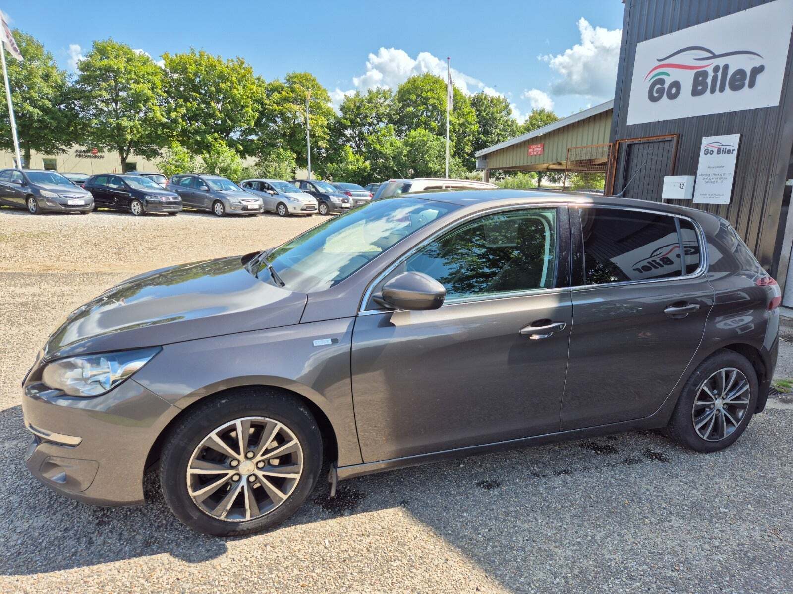 Grøn Peugeot 308 fra 2015