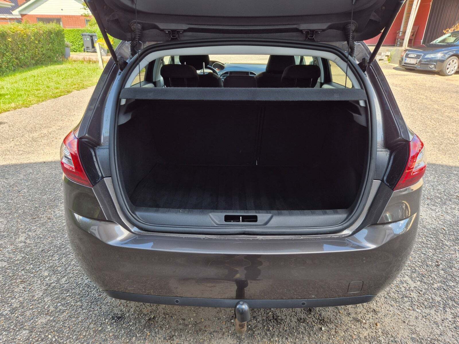 Grøn Peugeot 308 fra 2015