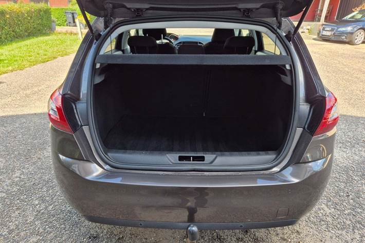 Grøn Peugeot 308 fra 2015