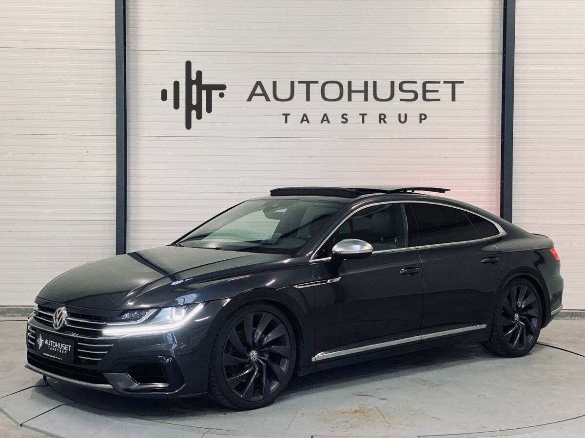 Grå VW Arteon fra 2018 set udefra