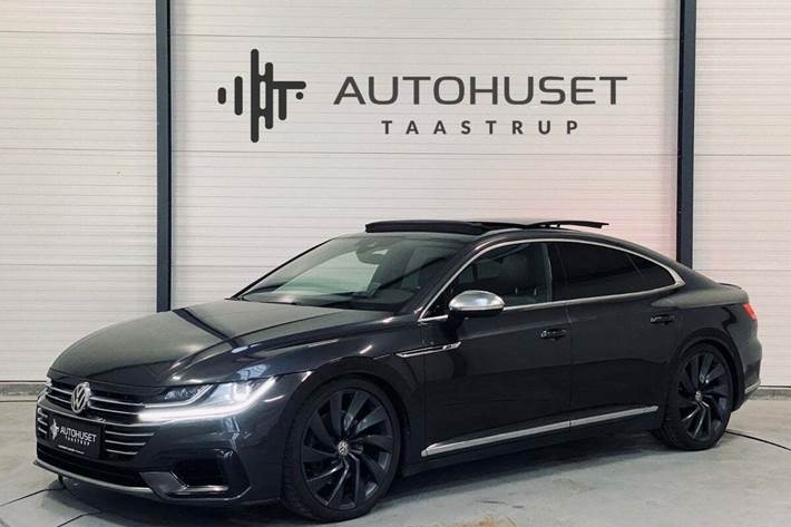 Grå VW Arteon fra 2018 set udefra