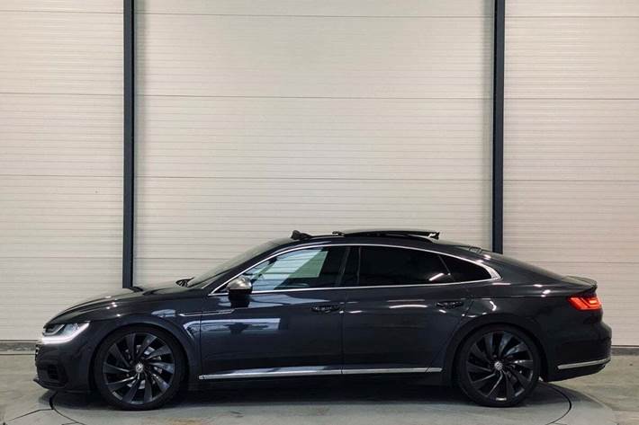 Grå VW Arteon fra 2018