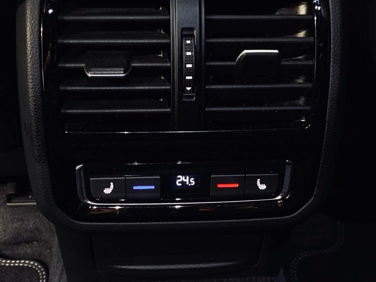 Grå VW Arteon fra 2018