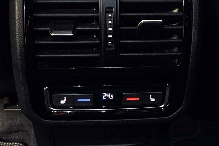 Grå VW Arteon fra 2018