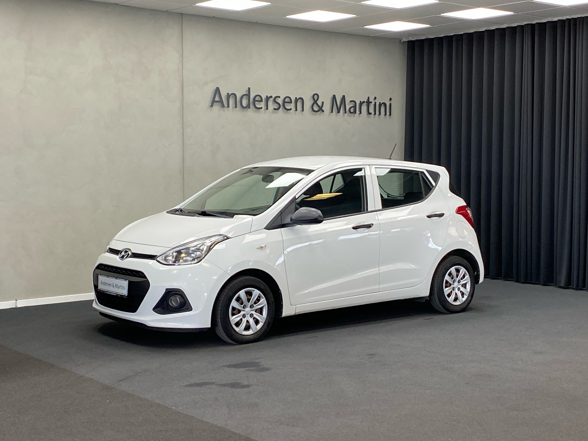 Hvid Hyundai i10 fra 2016