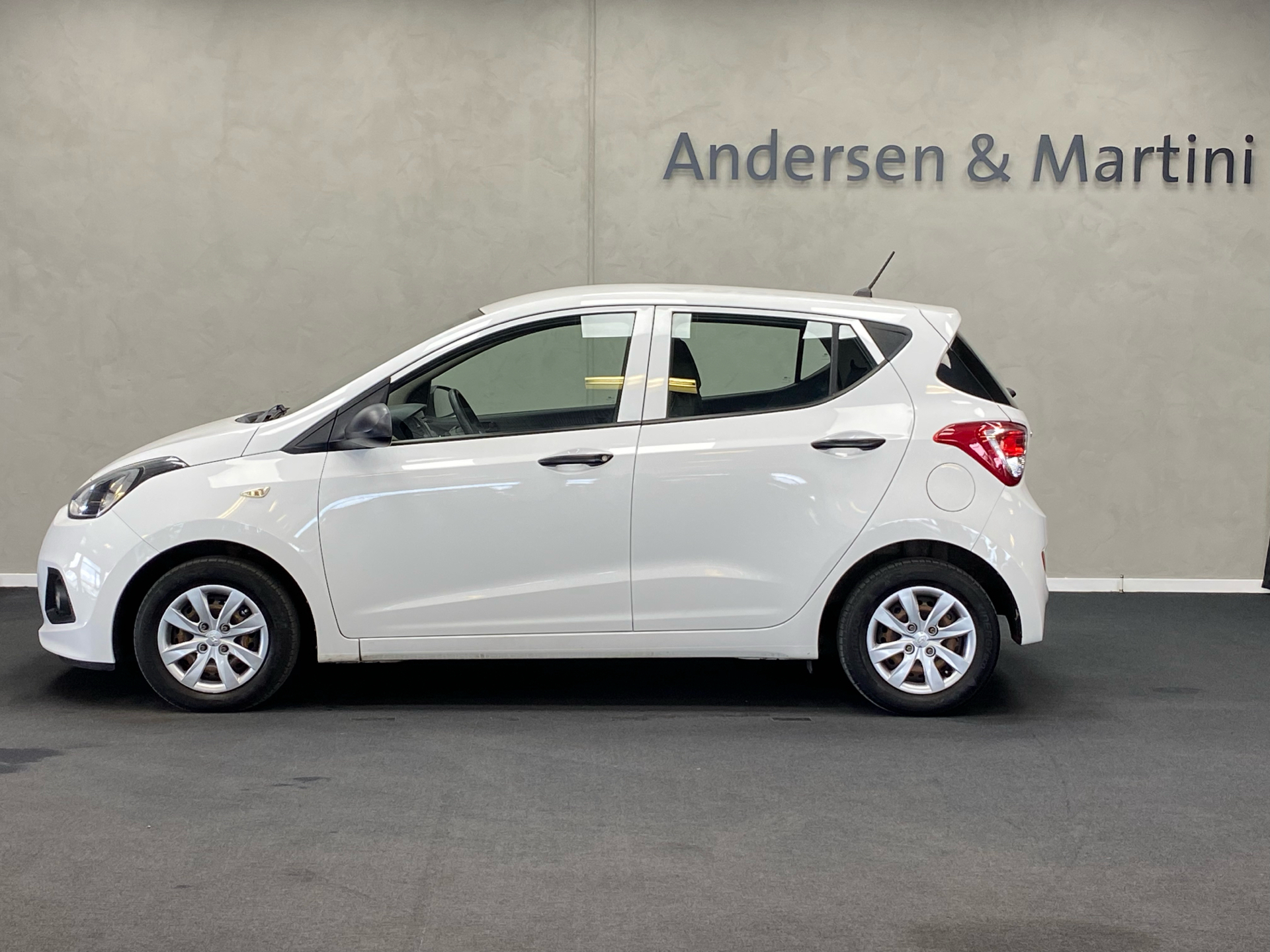 Hvid Hyundai i10 fra 2016