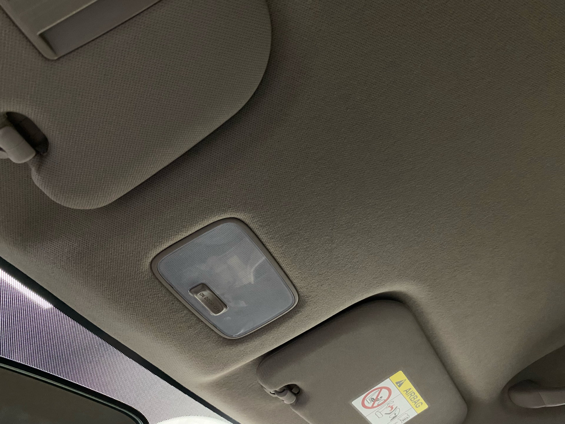 Hvid Hyundai i10 fra 2016