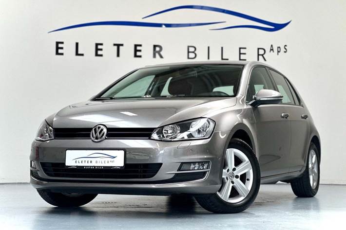 Grå VW Golf VII fra 2016