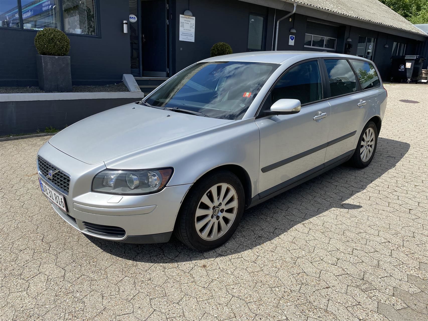 Grå Volvo V50 fra 2005