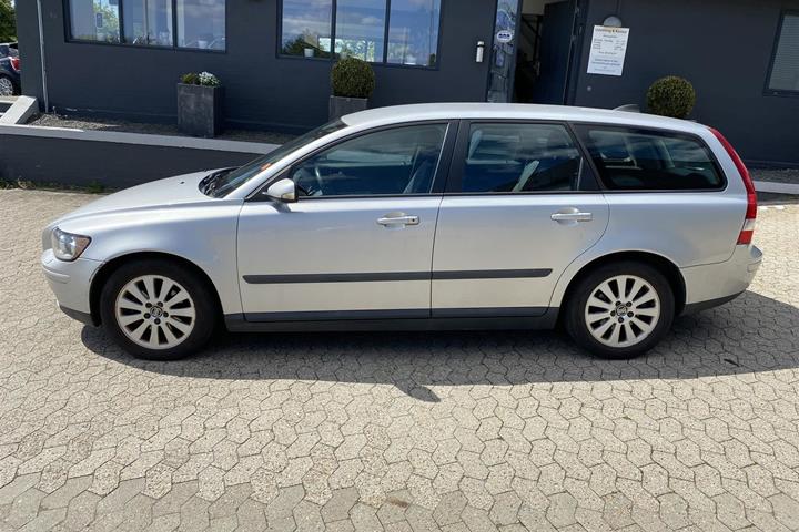 Grå Volvo V50 fra 2005