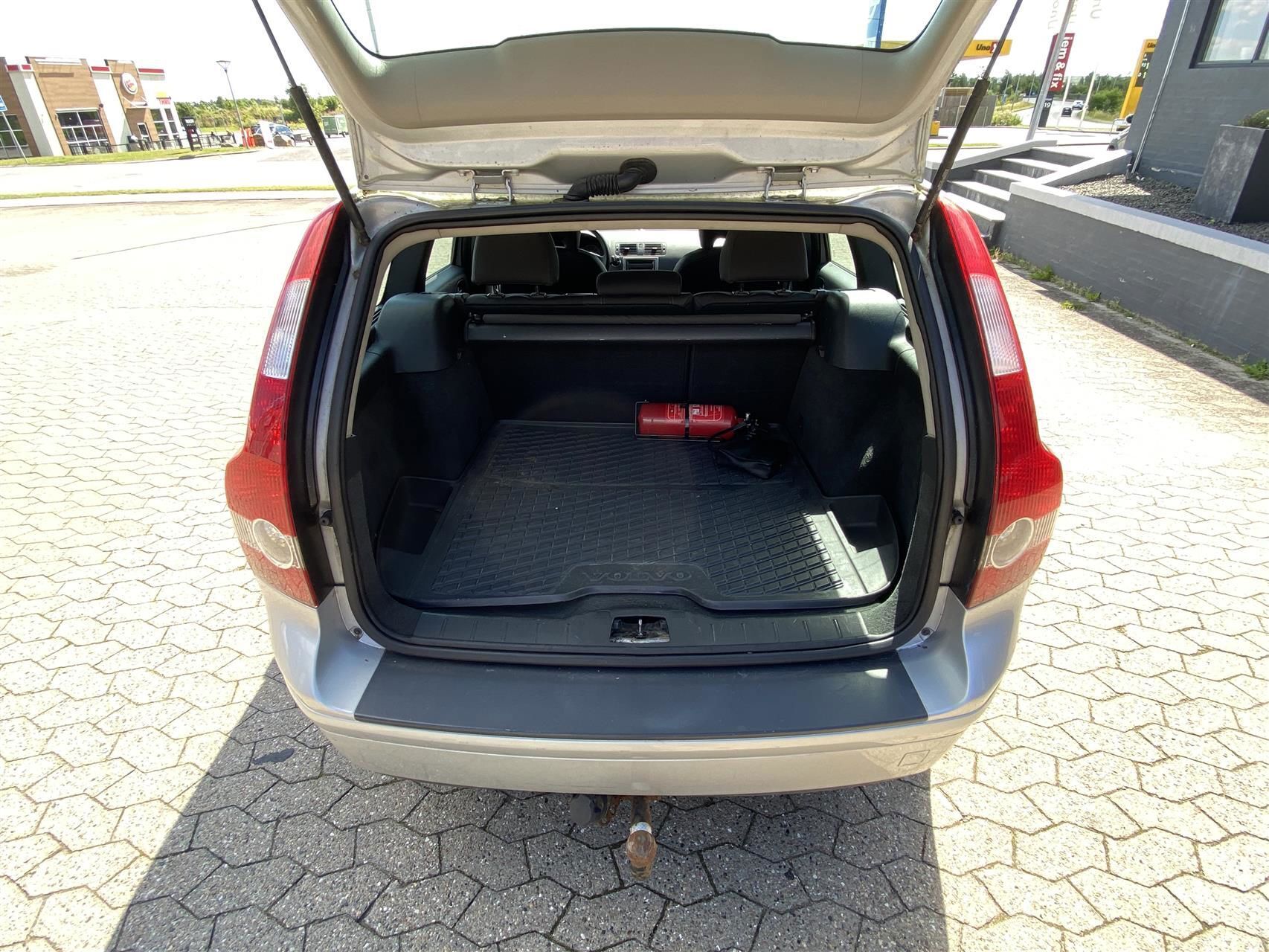 Grå Volvo V50 fra 2005