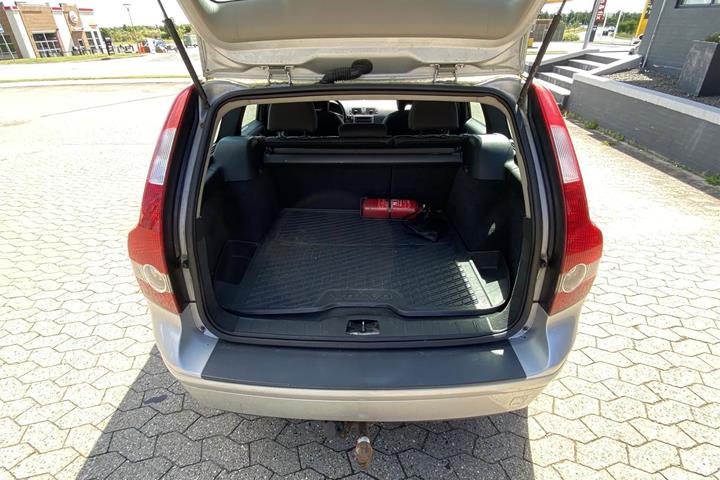 Grå Volvo V50 fra 2005