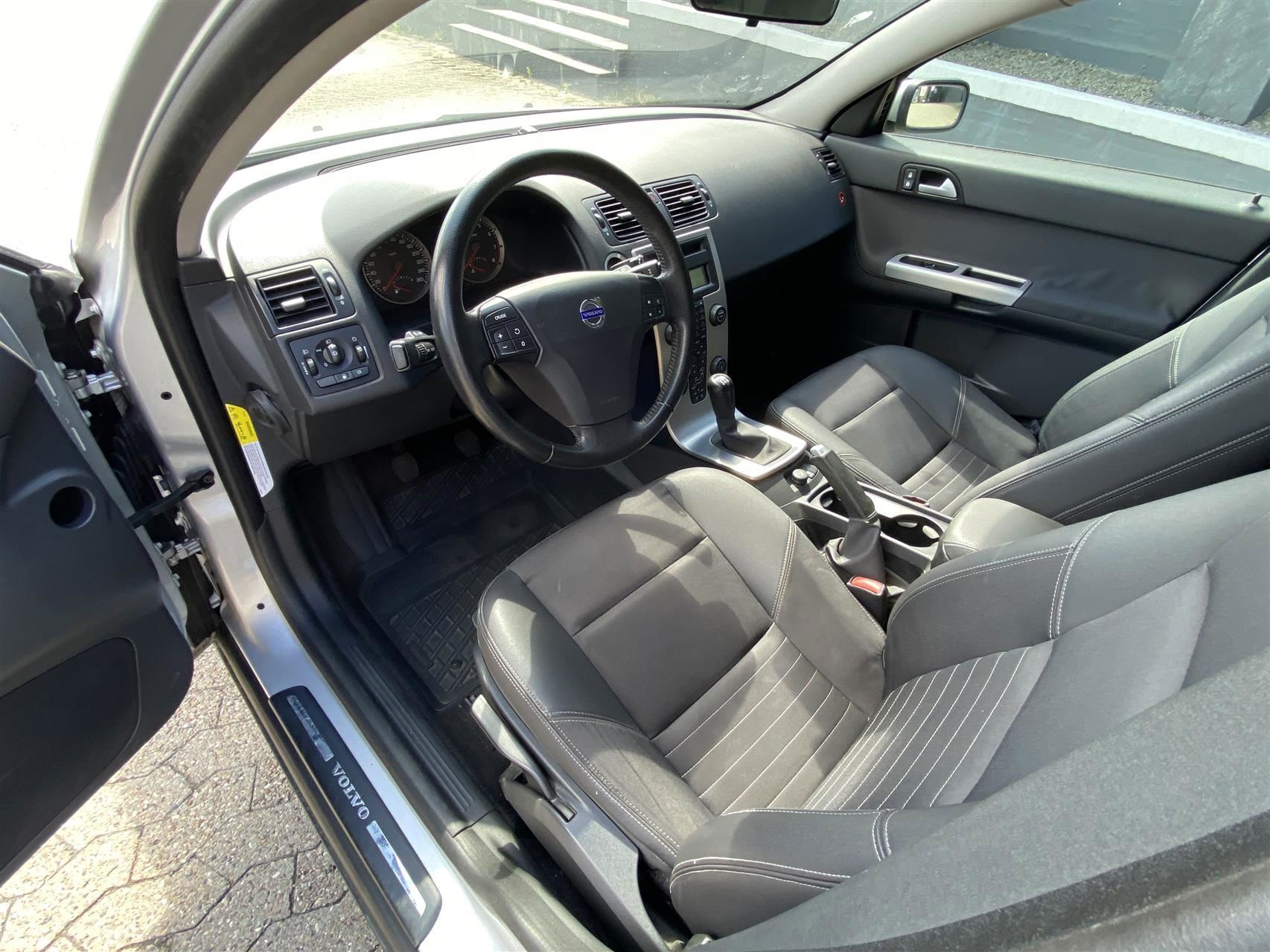 Grå Volvo V50 fra 2005