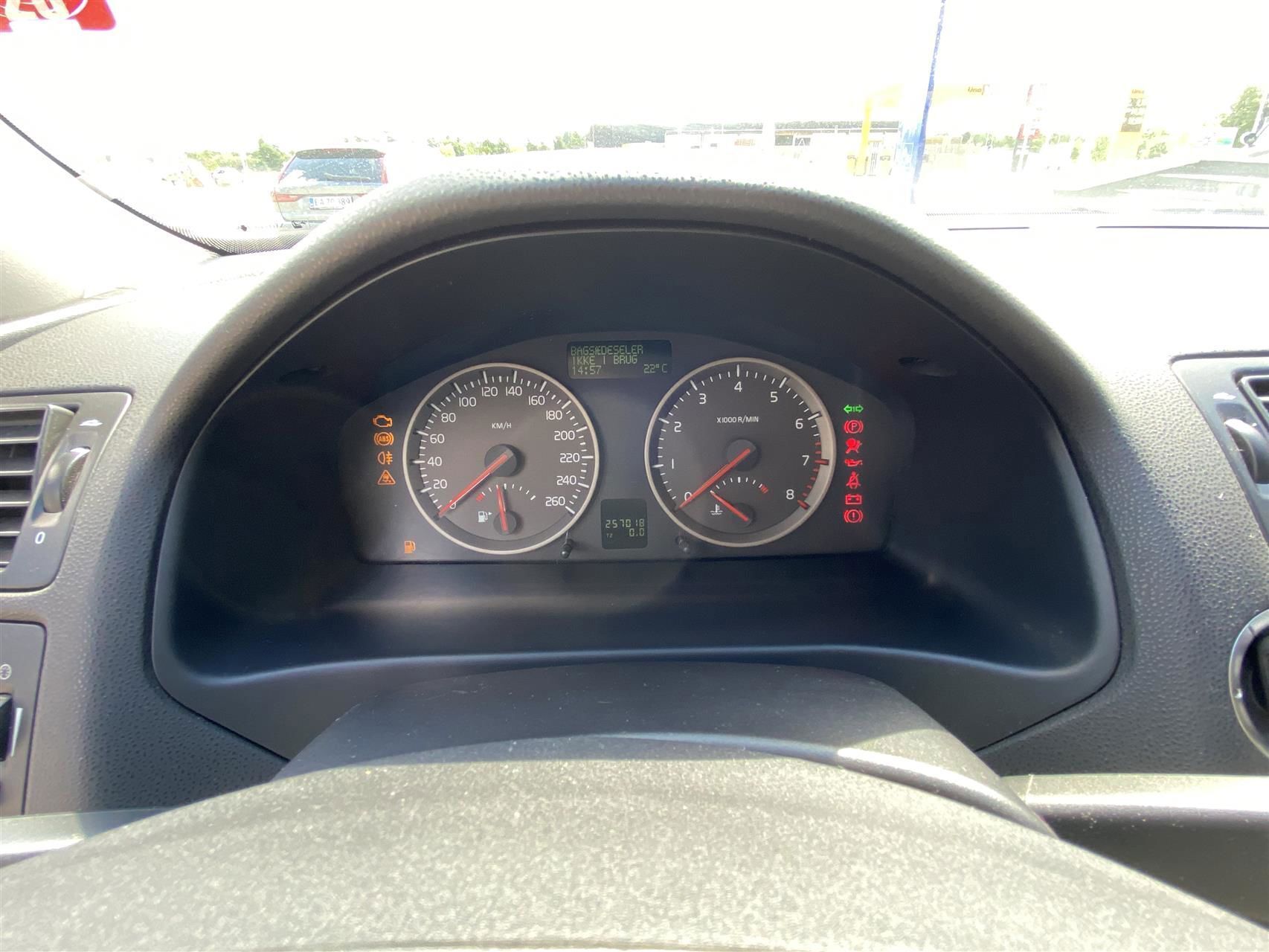 Grå Volvo V50 fra 2005