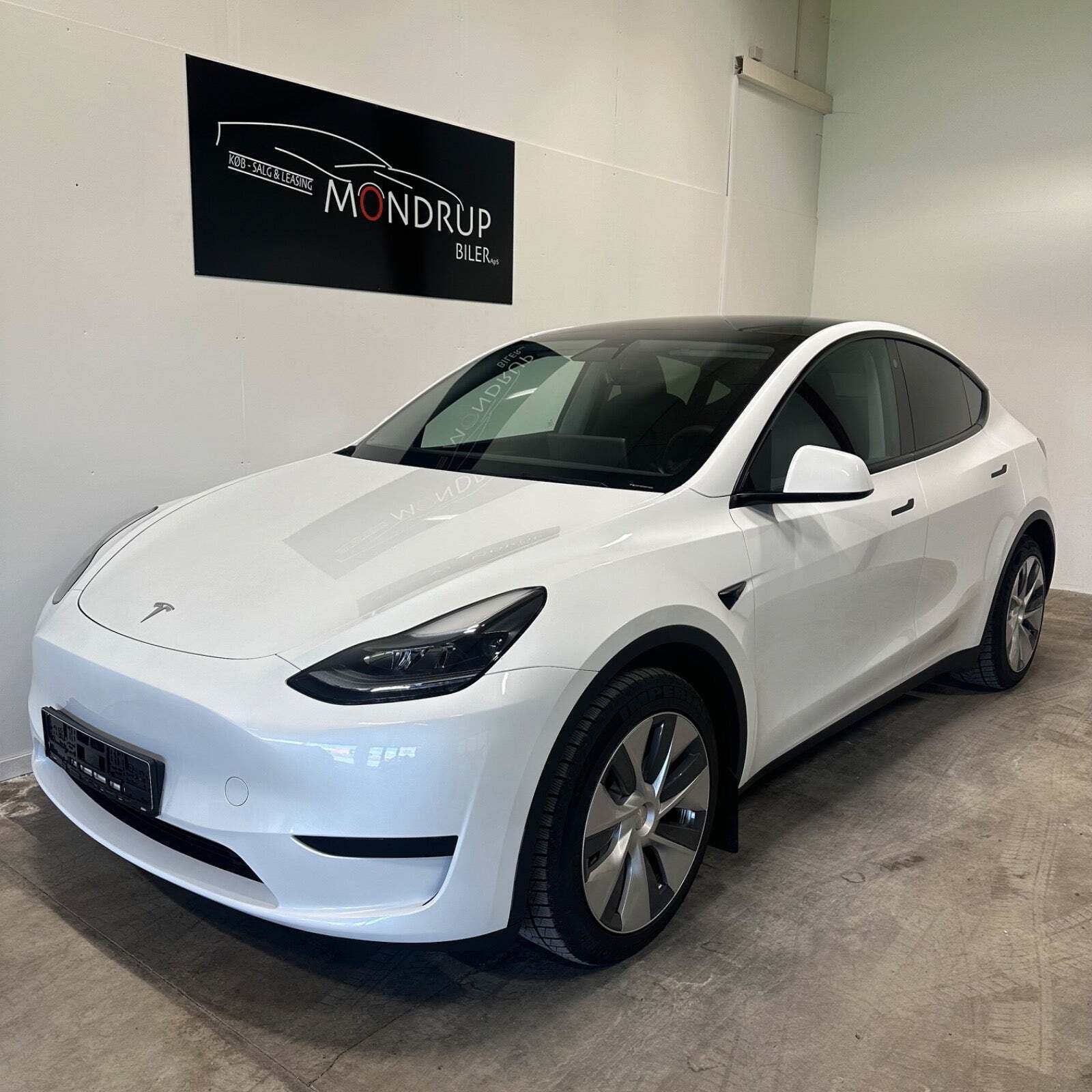 Tesla Model Y RWD - 293.800 kr