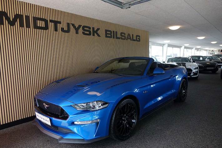 Blå Ford Mustang fra 2019