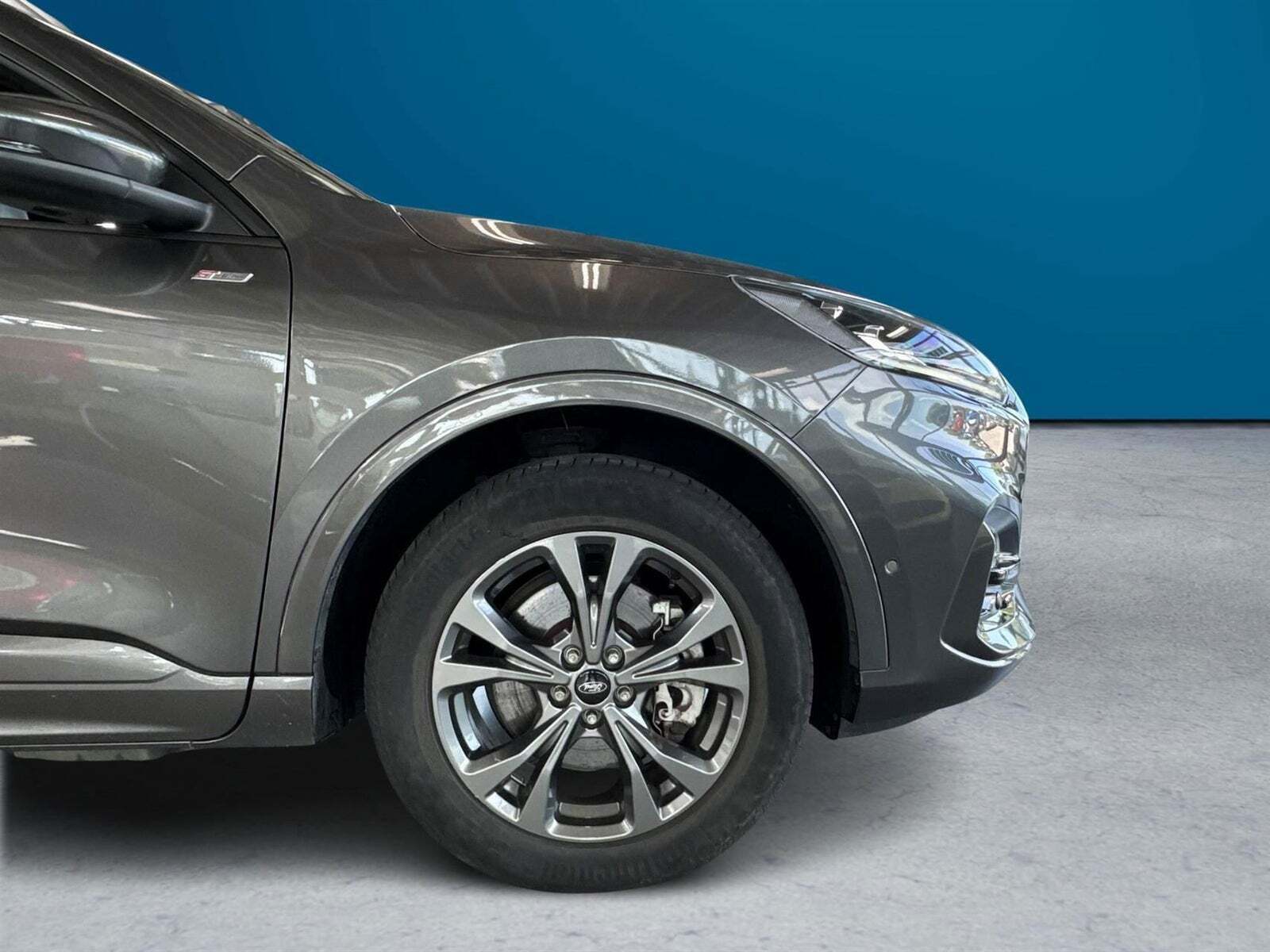 Grå Ford Kuga fra 2021