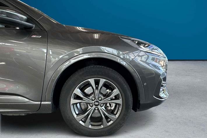 Grå Ford Kuga fra 2021