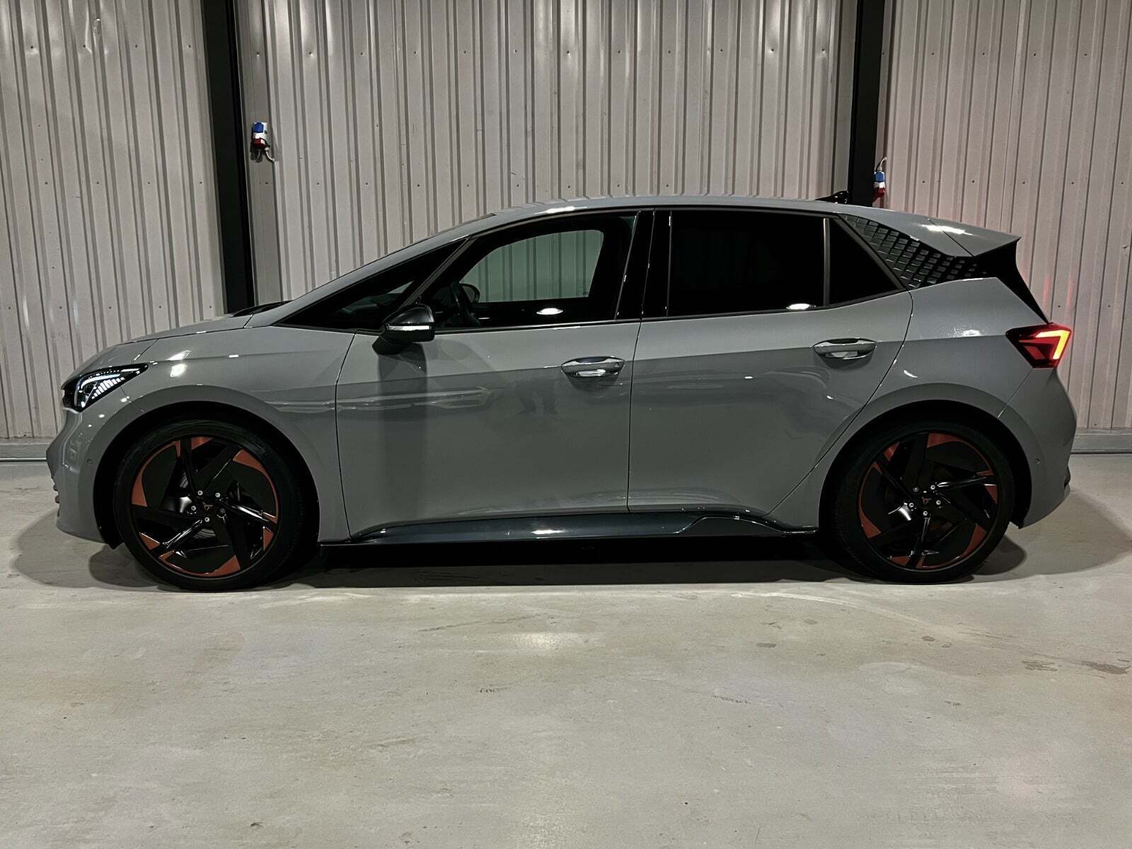 Grå Cupra Born fra 2023
