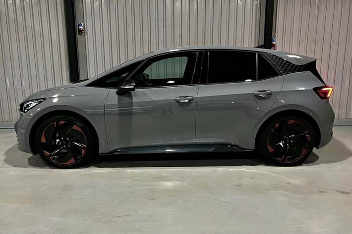 Grå Cupra Born fra 2023