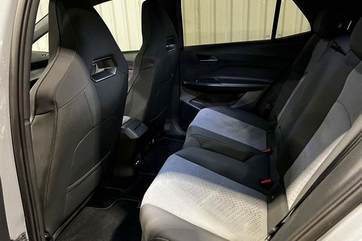 Grå Cupra Born fra 2023