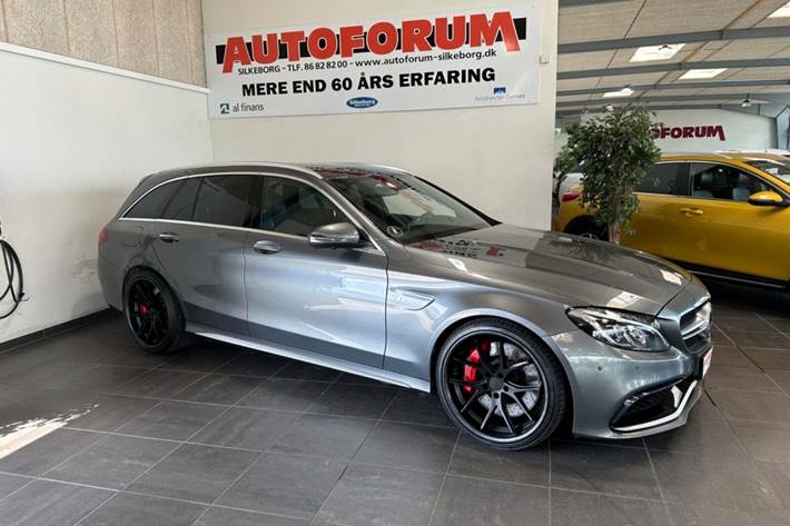 Grå Mercedes C63 fra 2017