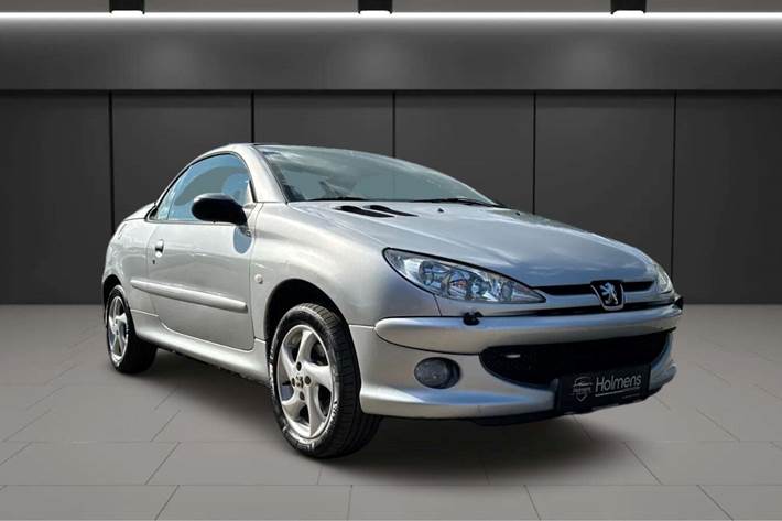 Sølv Peugeot 206 fra 2004 set udefra
