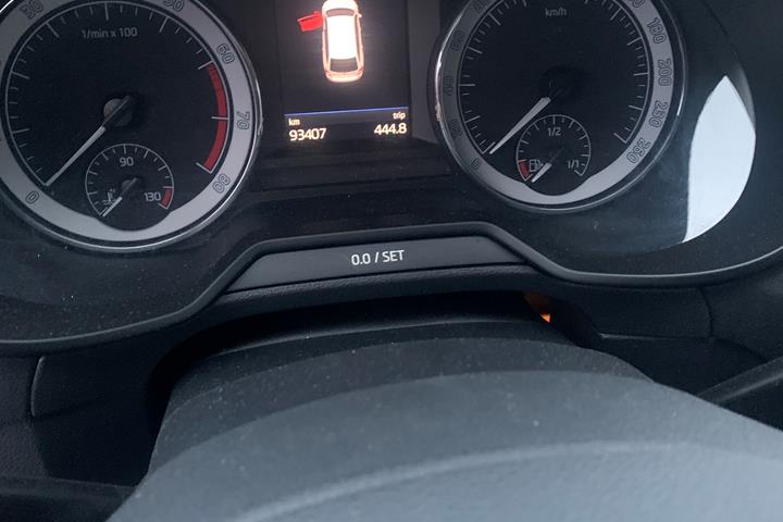 Grå Skoda Octavia fra 2019