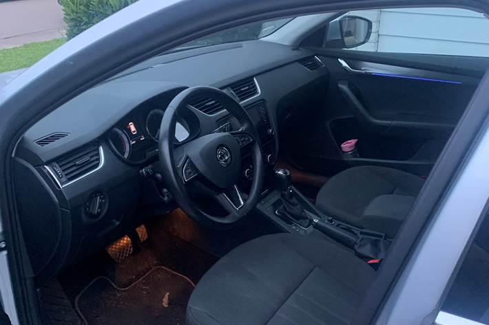 Grå Skoda Octavia fra 2019