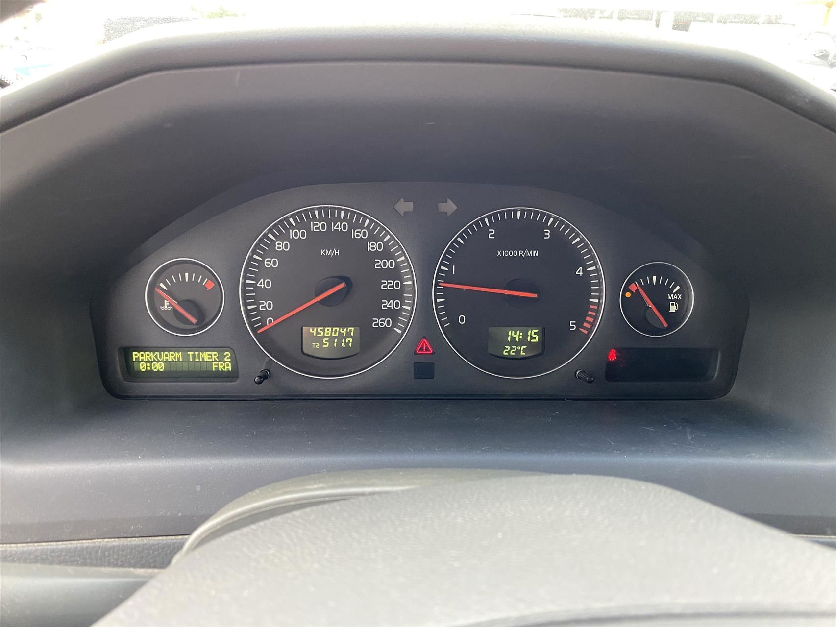 Grå Volvo V70 fra 2003