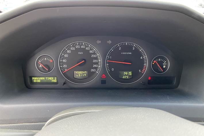 Grå Volvo V70 fra 2003