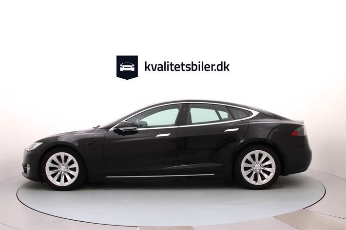 Sort Tesla Model S fra 2019