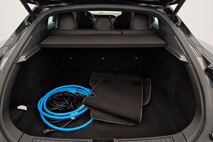 Sort Tesla Model S fra 2019