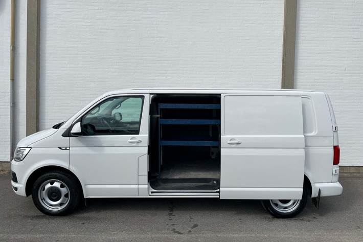 Hvid VW Transporter fra 2017