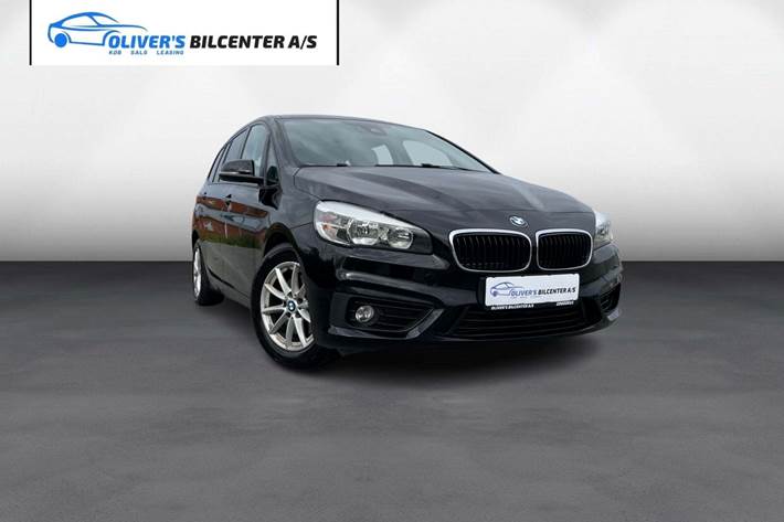 Sort BMW 218d fra 2017 set udefra