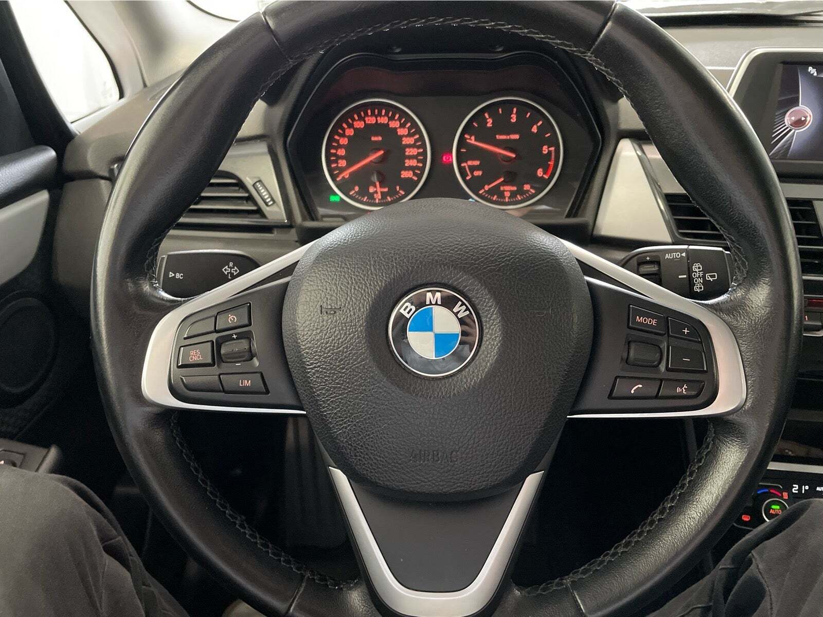 Sort BMW 218d fra 2017