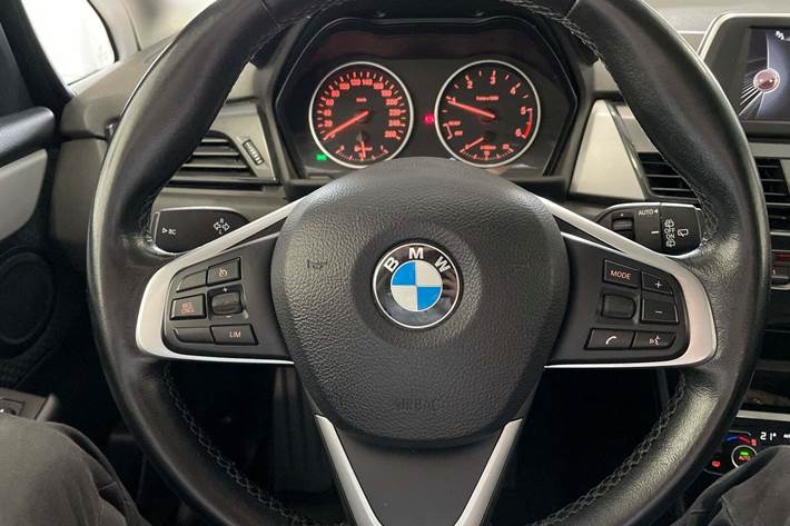 Sort BMW 218d fra 2017