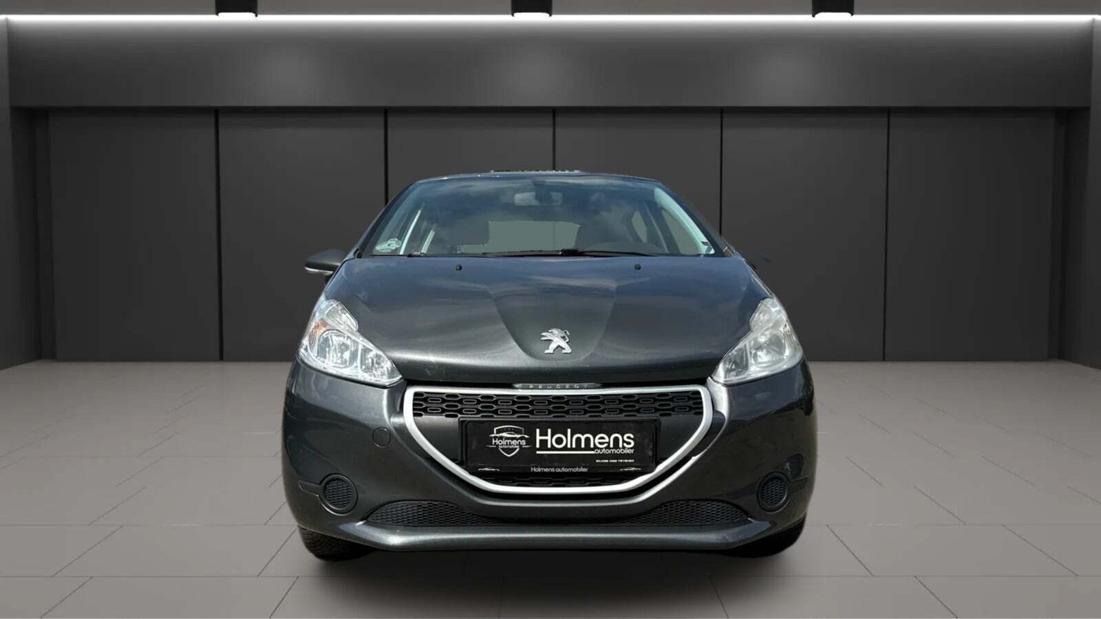 Grå Peugeot 208 fra 2013