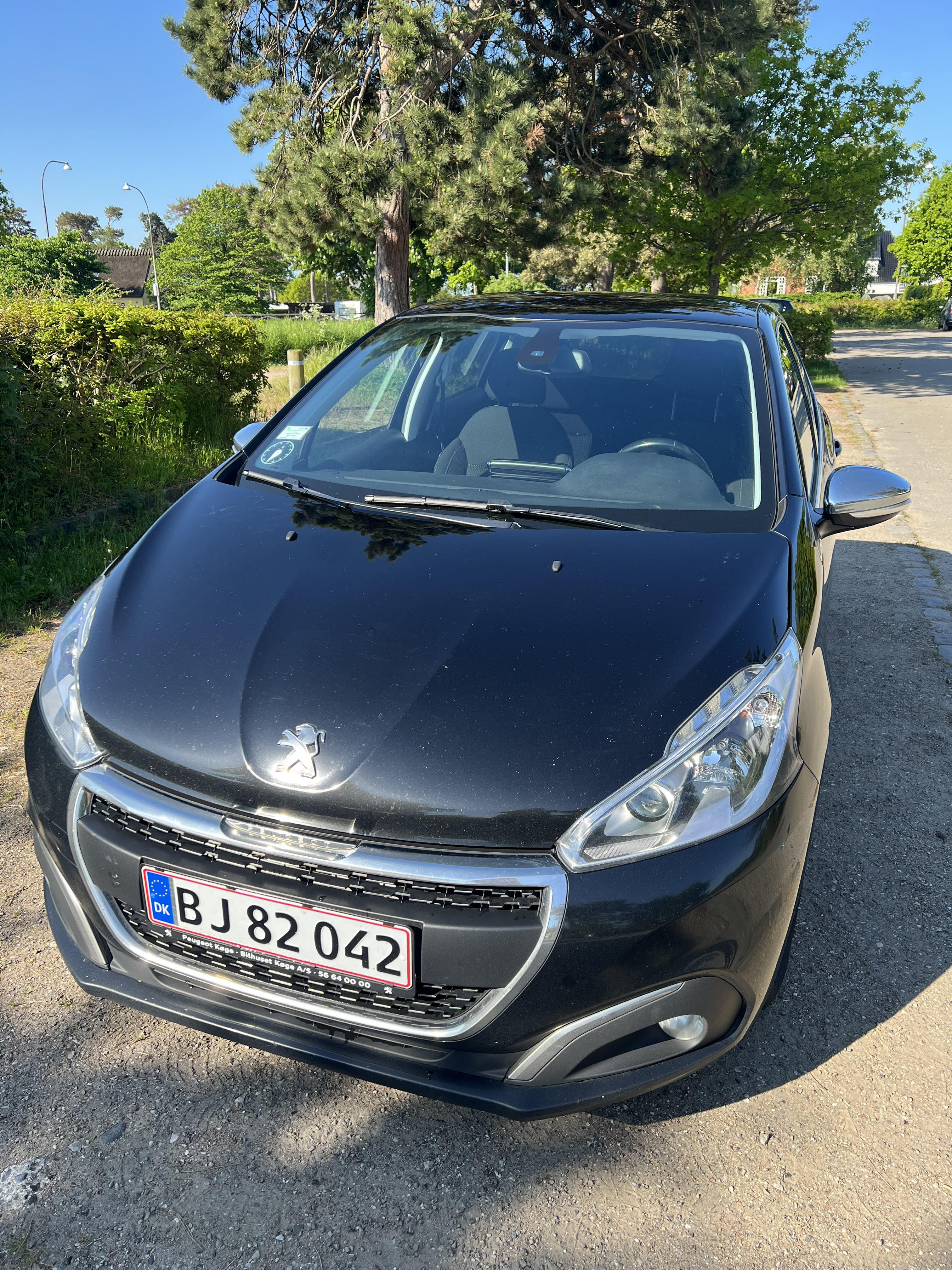Sort Peugeot 208 fra 2017