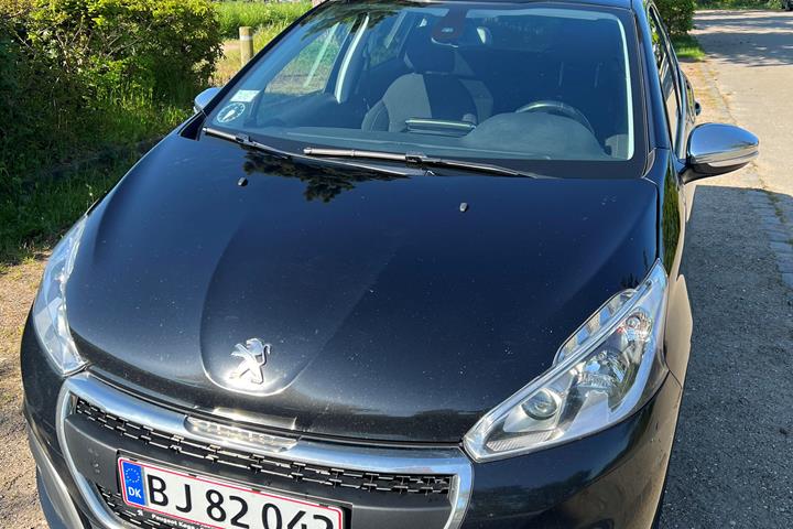 Sort Peugeot 208 fra 2017