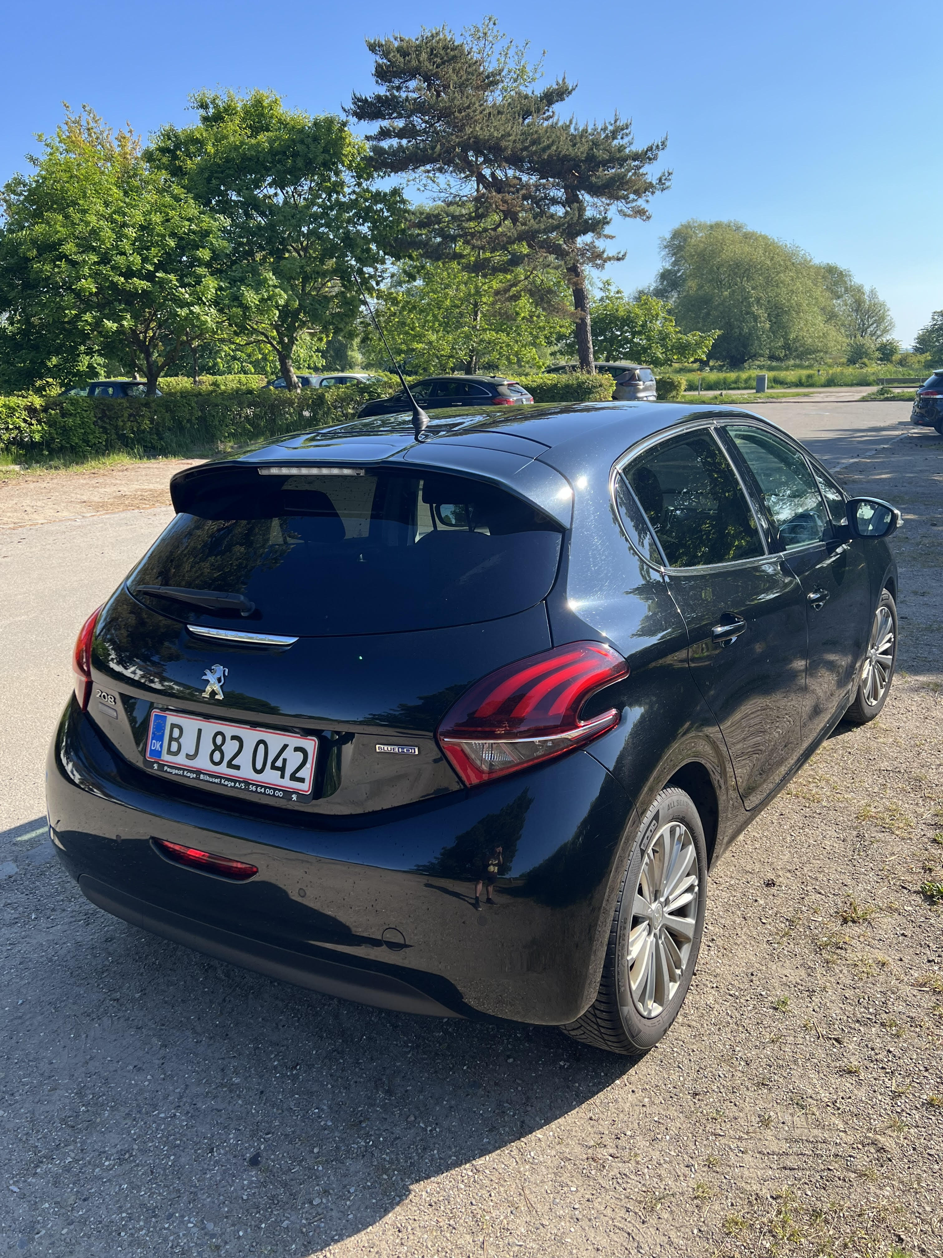 Sort Peugeot 208 fra 2017