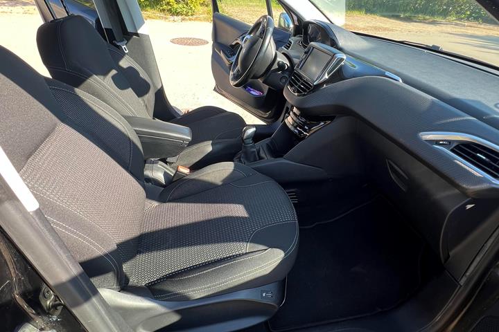 Sort Peugeot 208 fra 2017
