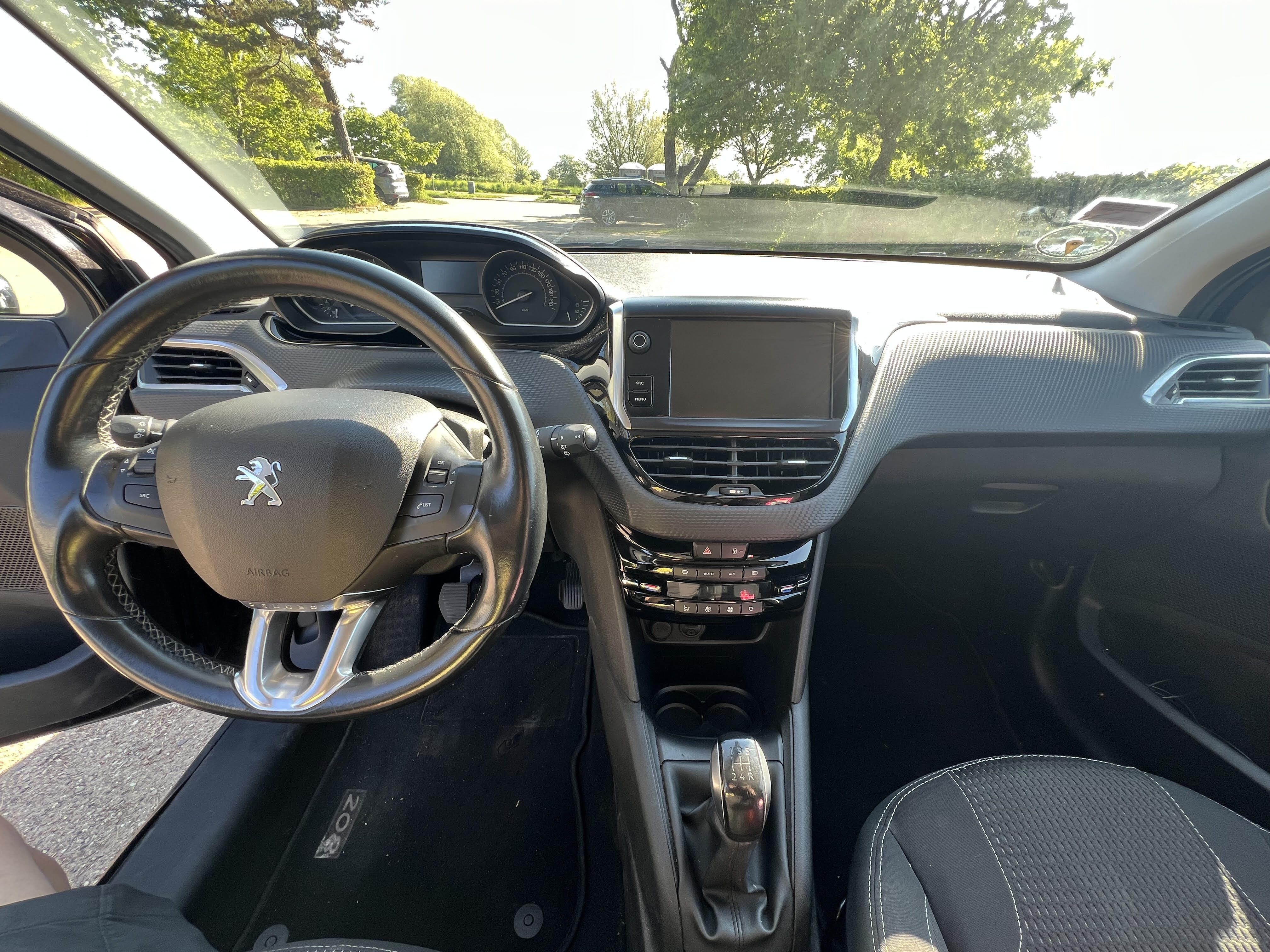 Sort Peugeot 208 fra 2017