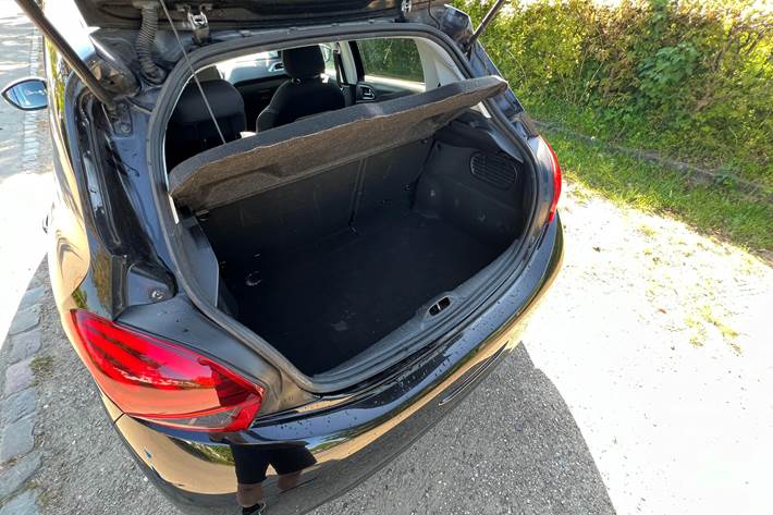 Sort Peugeot 208 fra 2017