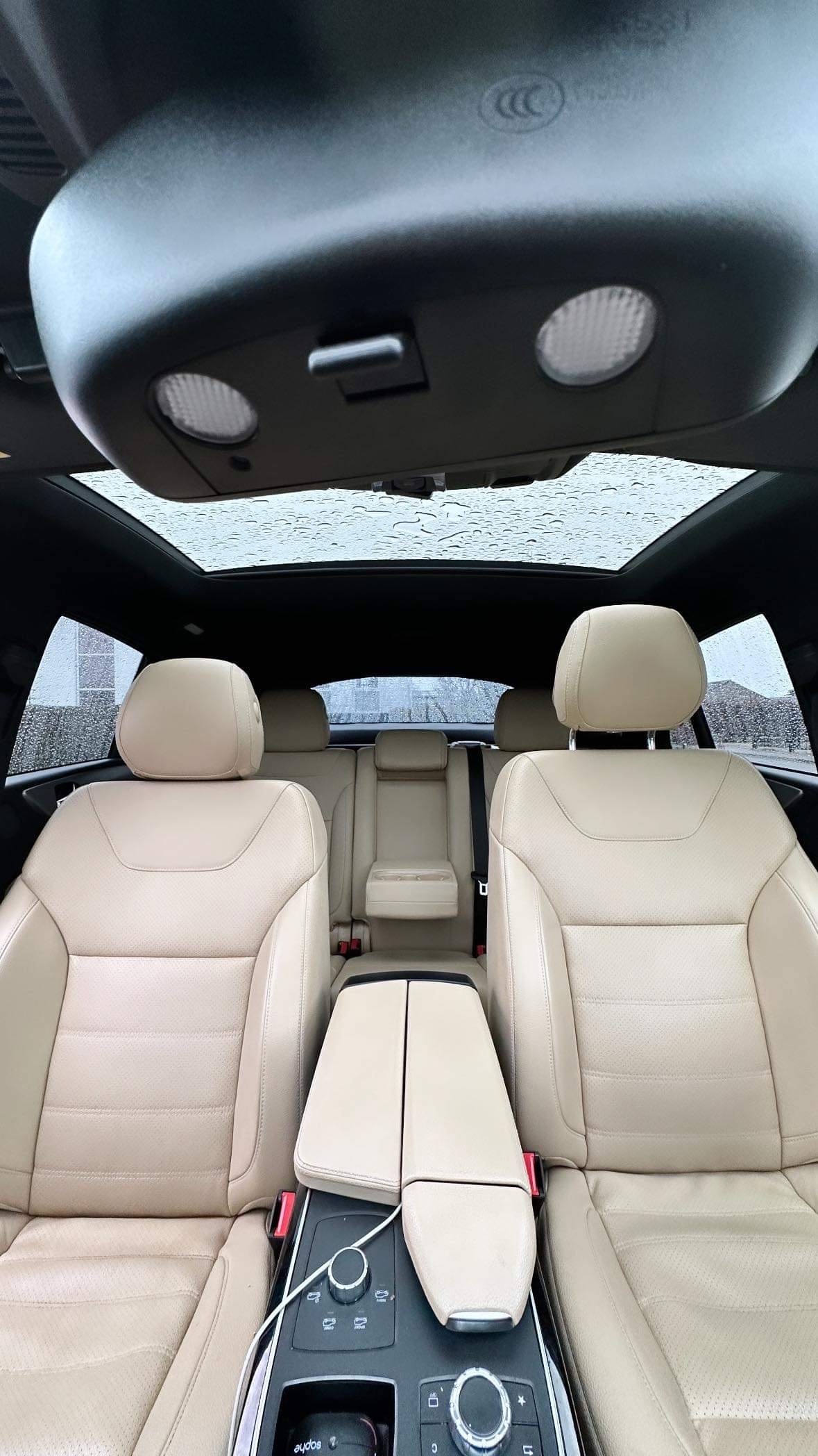 Blå Mercedes GLE fra 2016
