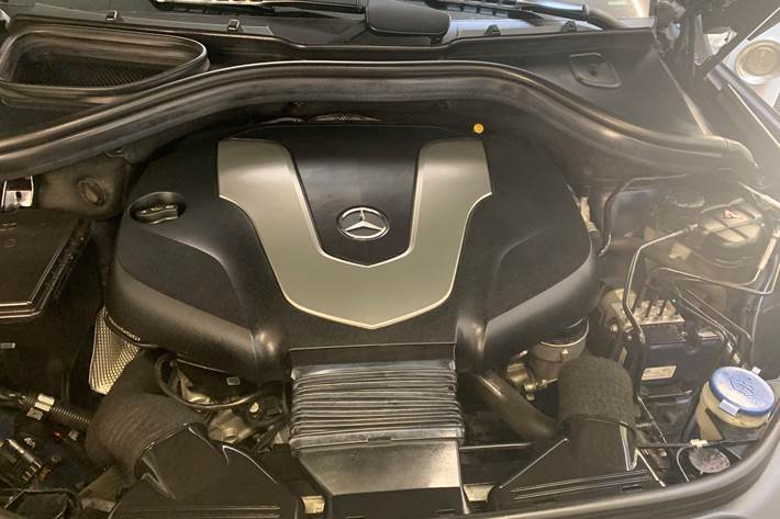 Blå Mercedes GLE fra 2016