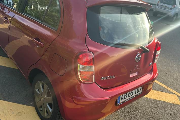 Rød Nissan Micra fra 2012